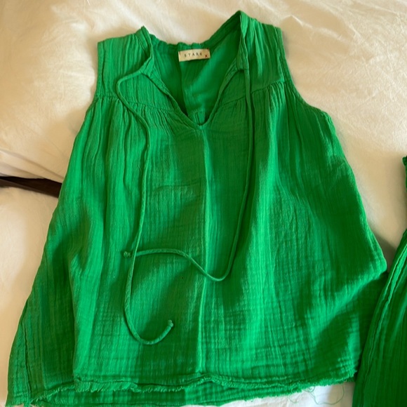 Stark Green S Top and M Skirt Set from TNT - Picture 3 of 4